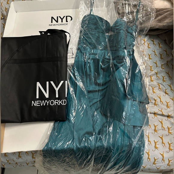 Mac Duggal Teal Gown! New! Never used! - Picture 1 of 5